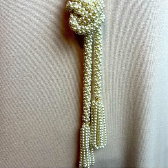 Vintage faux pearl single strand necklace. - Picture 3 of 6